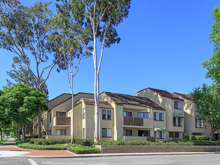 Berkeley-Columbia Court Apartments — Photo 9