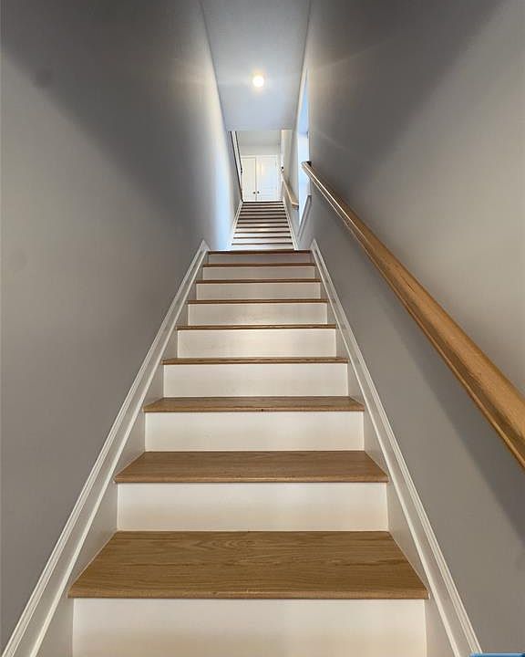 1st image of 29 Isabella Ave Floor 2