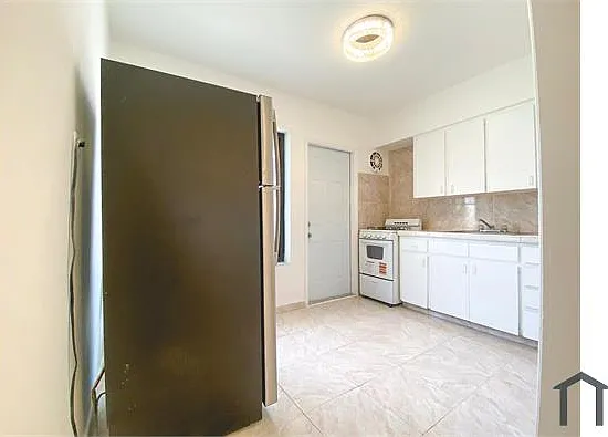 650 83rd St #3 — Photo 9