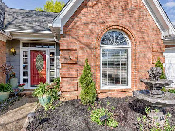 2nd image of 921 Ten Oaks Dr