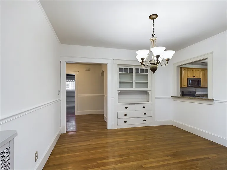25 Rowe St #1 — Photo 6
