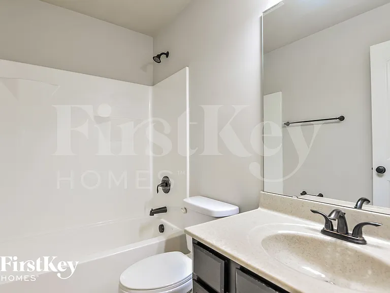 1811 Barclay Trail Dr — Photo 13