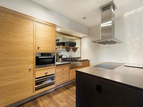 5th image of 425 W 50th St APT 12K