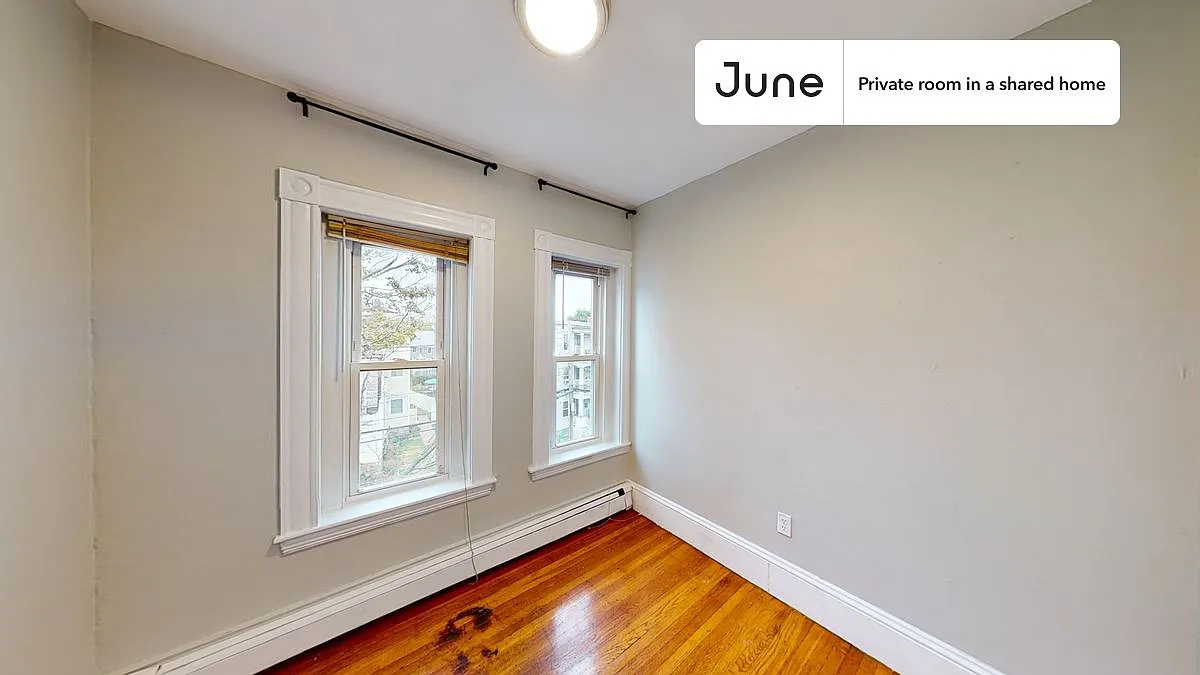 Full bedroom in 4 bed/2 bath home in Allston #1390 A — Photo 3