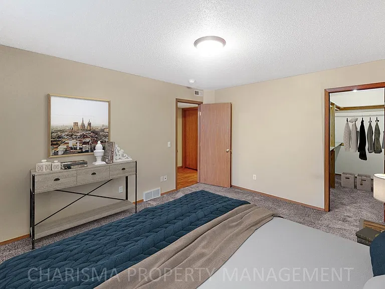 Teakwood Apartments — Photo 41