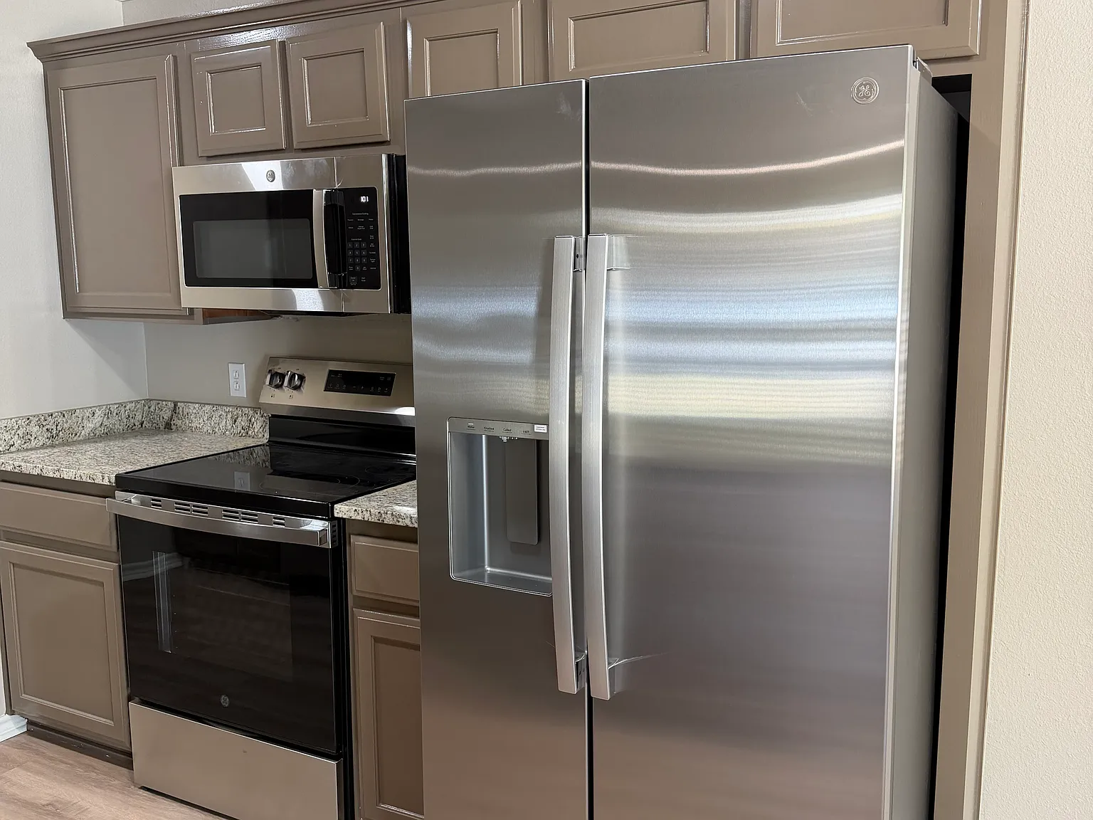 2 bed, 1100 sqft, $1,500 — Photo 3
