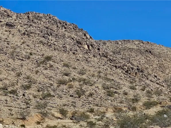800 Old Mine Rd, Apple Valley, CA 92307