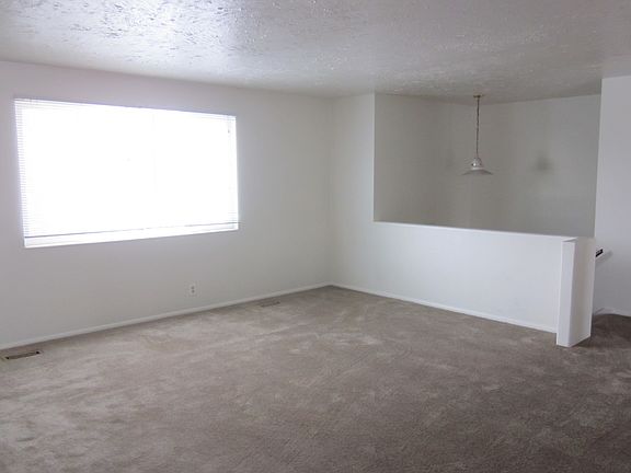 3rd image of 3891 S Bannock St