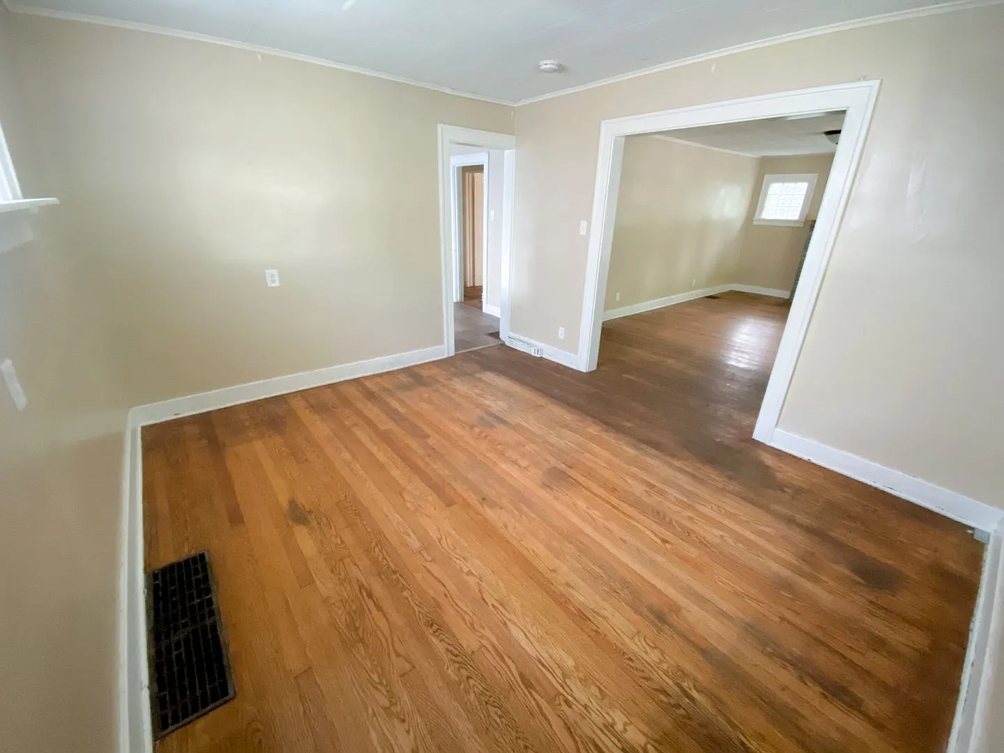 3 Bedroom 1 Bath Spacious House — Photo 4