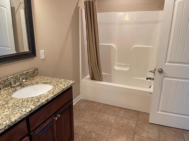 204 Williamsburg Cir — Photo 14