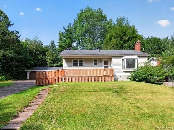 232 Leslie St, Moncton, NB E1C 6M9