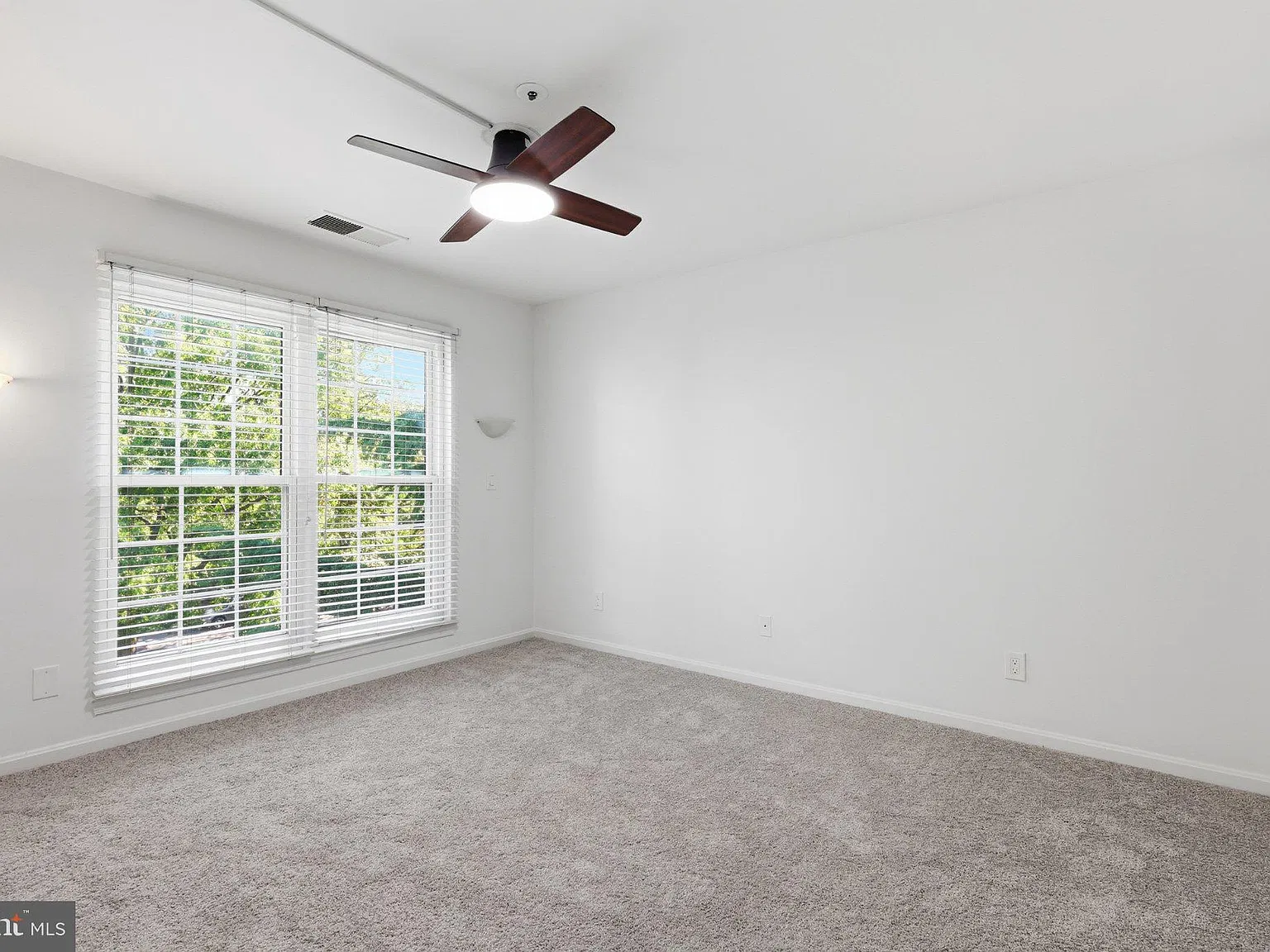 2 bed, 2.0 bath, 975 sqft, $3,000 — Photo 2