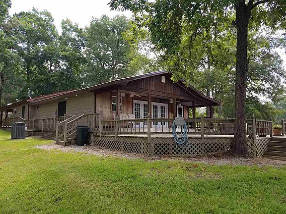 3rd image of 132 Holly Cir