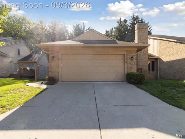 22300 River Ridge Trl, Farmington, MI 48335