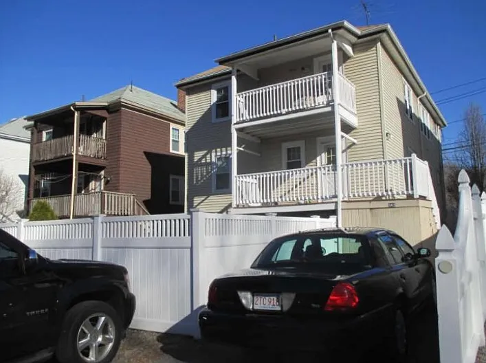 945 Adams St — Photo 6