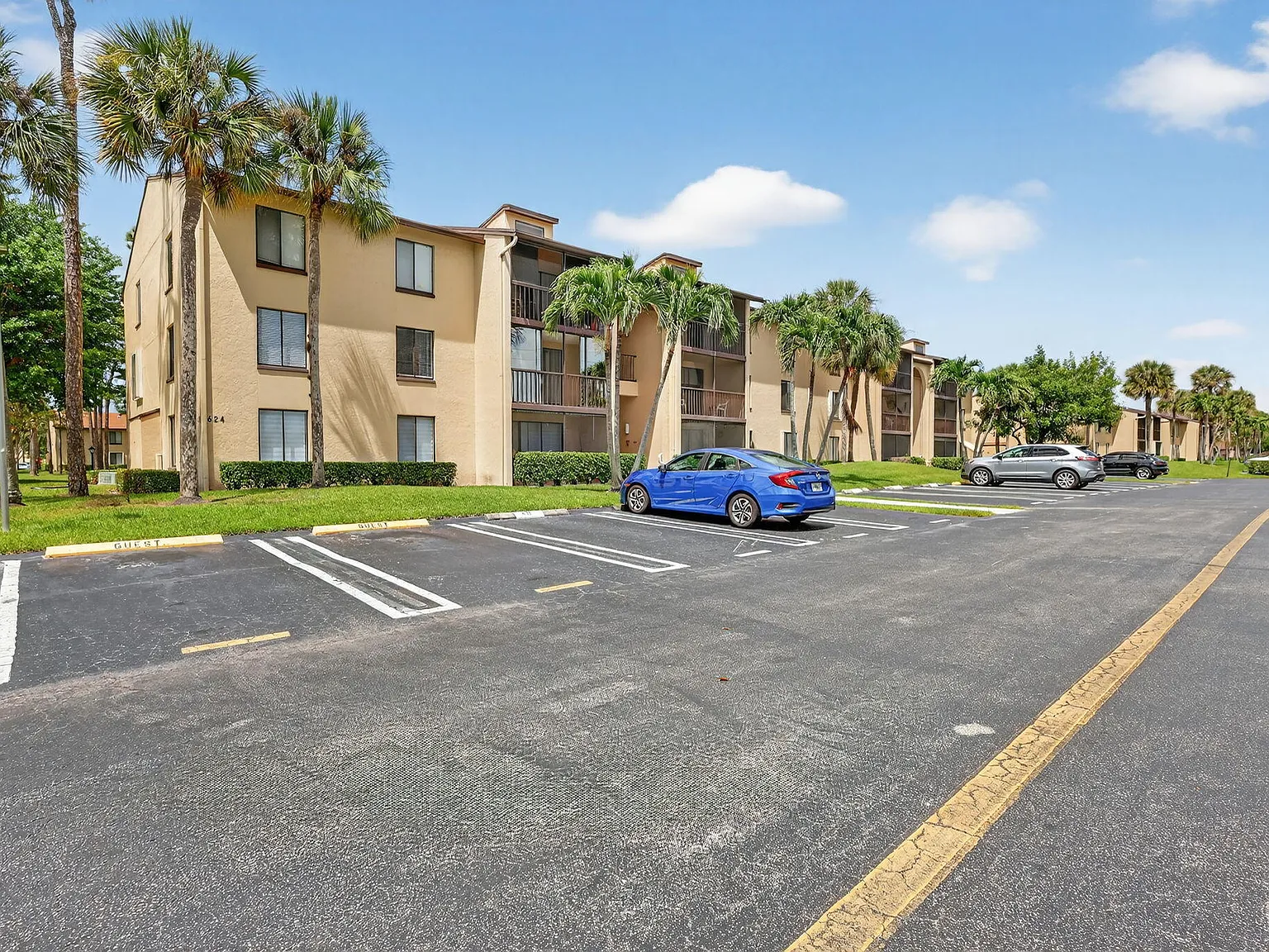 2 bed, 2.0 bath, 1005 sqft, $1,950 — Photo 3