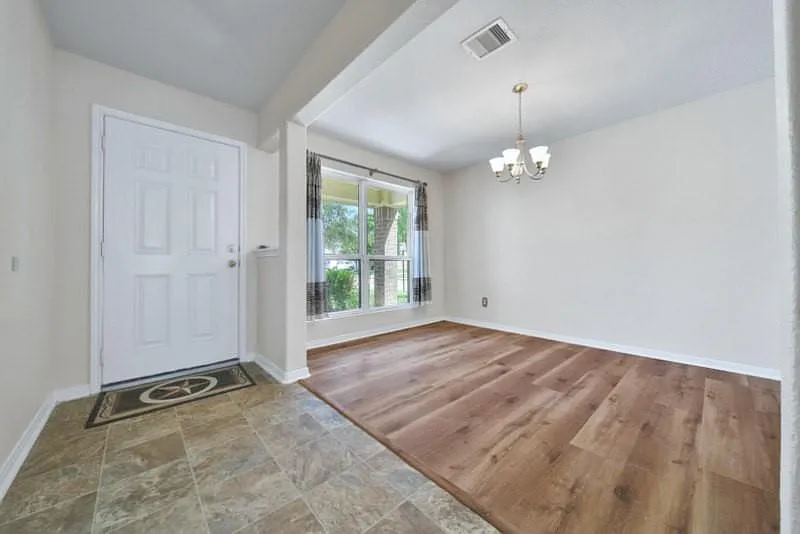 5 bed, 3.5 bath, 3156 sqft, $2,495 — Photo 3
