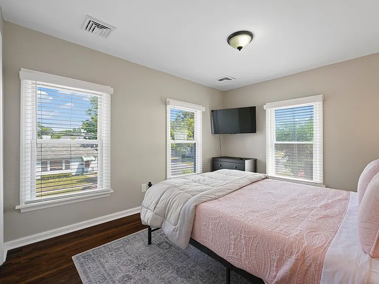 20-22 Lincoln Ave — Photo 16
