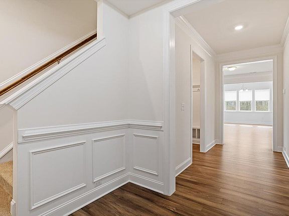 5th image of 1433 White Spruce Dr
