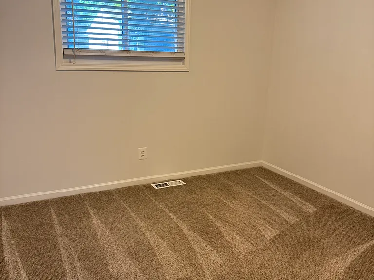 380 Jeffery Ct — Photo 5