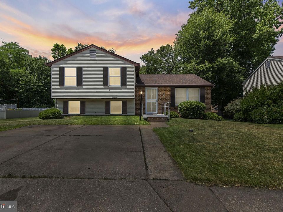 1st image of 14 Tulip Tree Ct