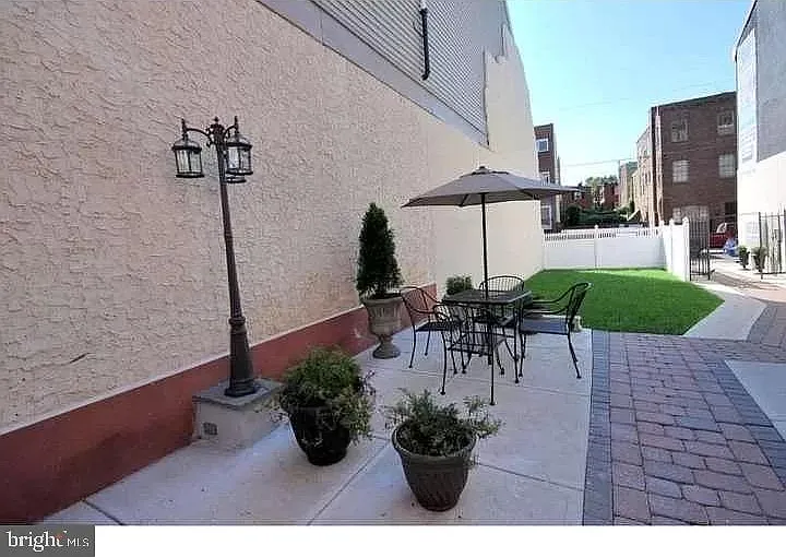 525 Fitzwater St #1R — Photo 26