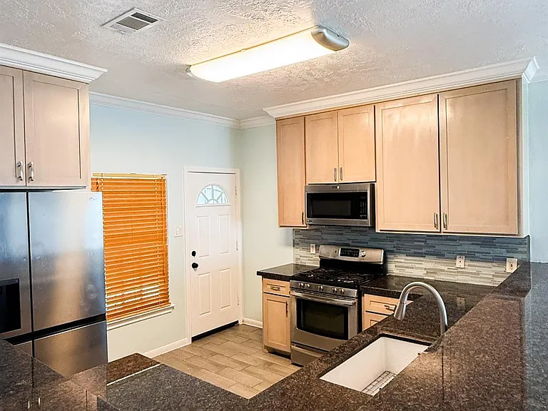 3348 Reeves St — Photo 12