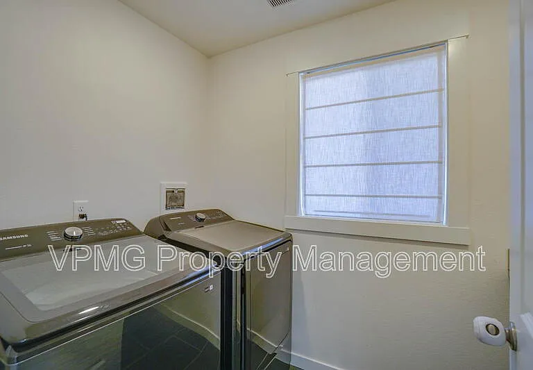 935 SE 36th St — Photo 27