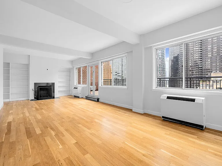 340 E 51st St #PHA — Photo 1