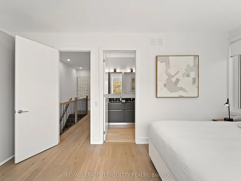 35 Rockmount Cres — Photo 23