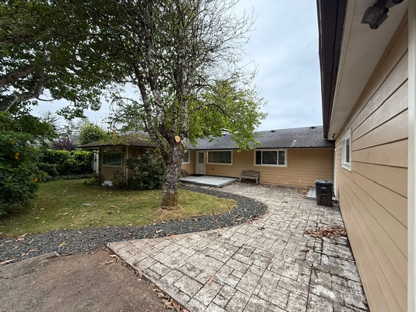 Breathtaking Ocean Views from this 3 Bedroom, 2 bath executive home on large lot — Photo 3