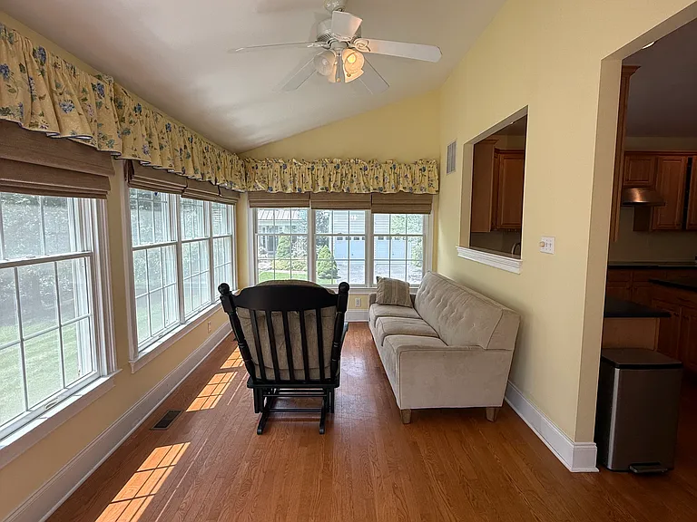 606 Winston Ln — Photo 20