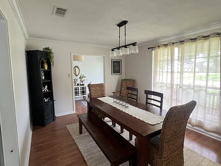 8012 Wimbledon Ave — Photo 3