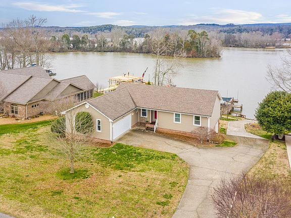 3rd image of 708 Riverbend Dr