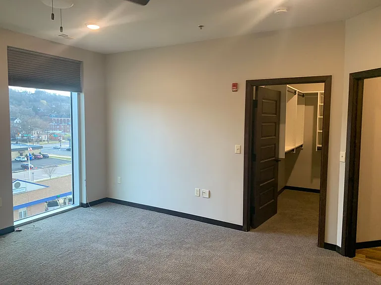 201 N Riverfront Dr — Photo 5