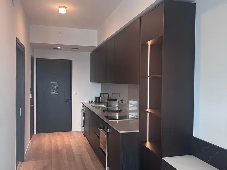 20 NE 11th St #EXECPH04 — Photo 24