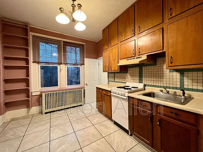 130 Edwin Pl #1 — Photo 5