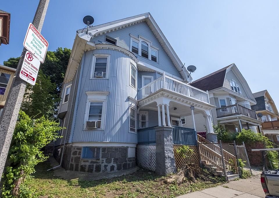 2nd image of 11 Strathcona Rd