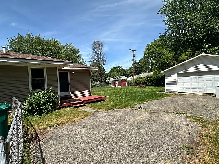 16333 Hollywood St — Photo 9