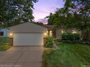 683 Beardon, Lake Orion, MI 48362