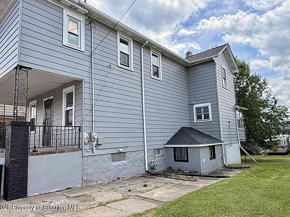 2nd image of 216 Vine St