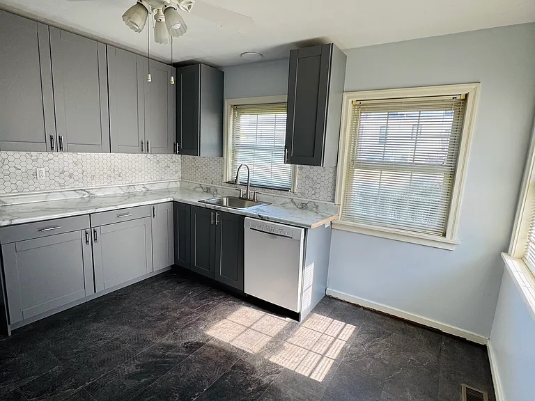 510 Randle St — Photo 6