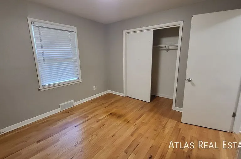 2703 S Hooker St — Photo 12