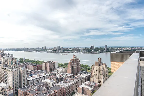 Rented by Century 21 Metropolitan | media 9