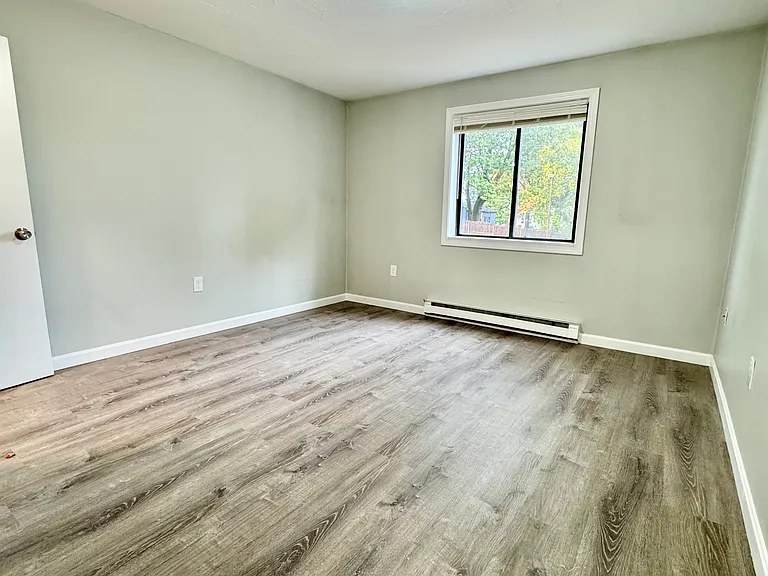 437 Sunderland Rd #J — Photo 11
