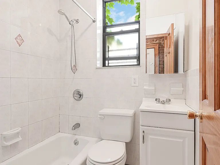 312 W 48th St #16 — Photo 8