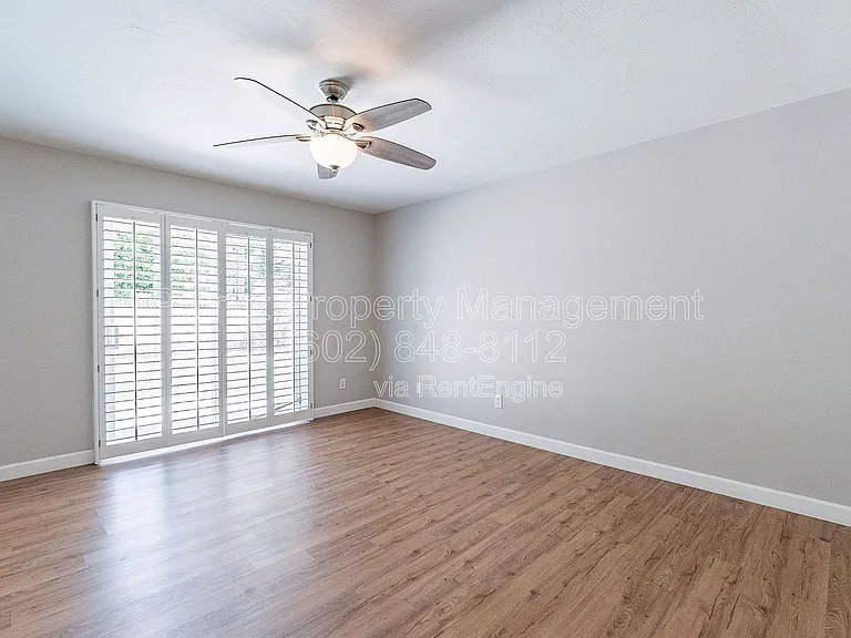 110 W Seldon Ln — Photo 23