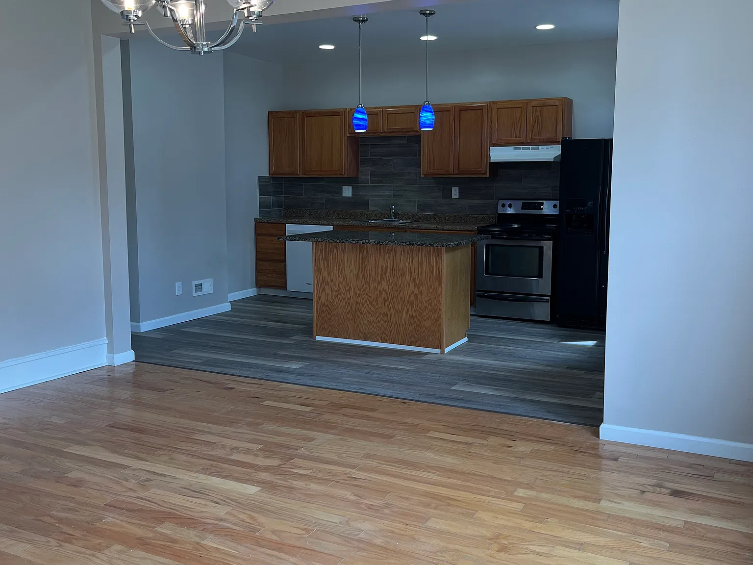 3 bed, $1,350 — Photo 3