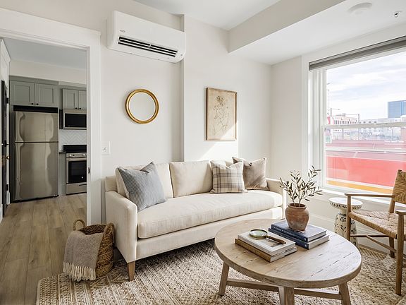 3rd image of 1023 N Broadway #302