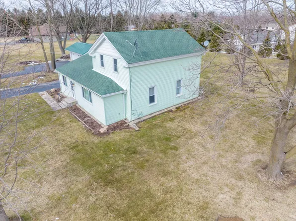 22908 Oak Grove Rd, Harvard, IL 60033